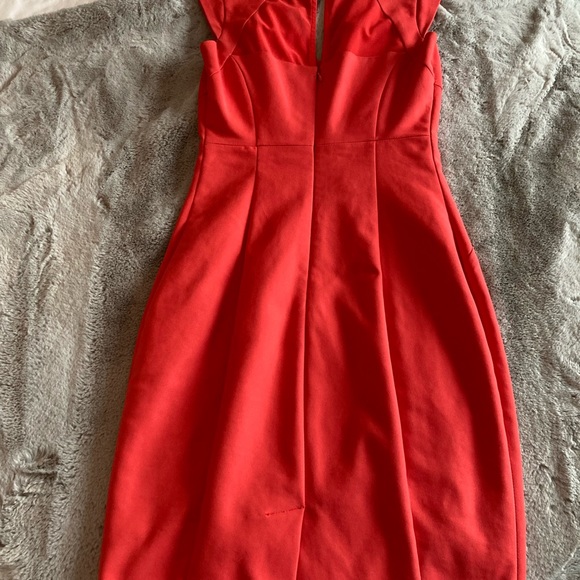 Coral (not red) RW&Co dress, in perfect condition. Size 00, stretch lining. - Picture 3 of 8